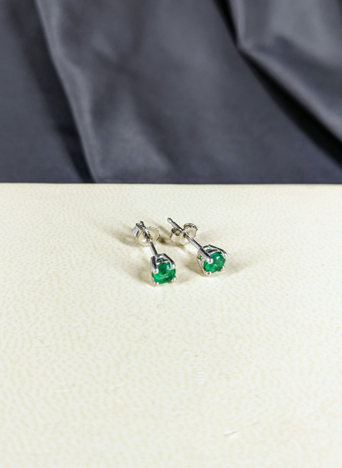 4-Prong Round Cut Green Emerald Stud Earrings 0.50 ct. tw.