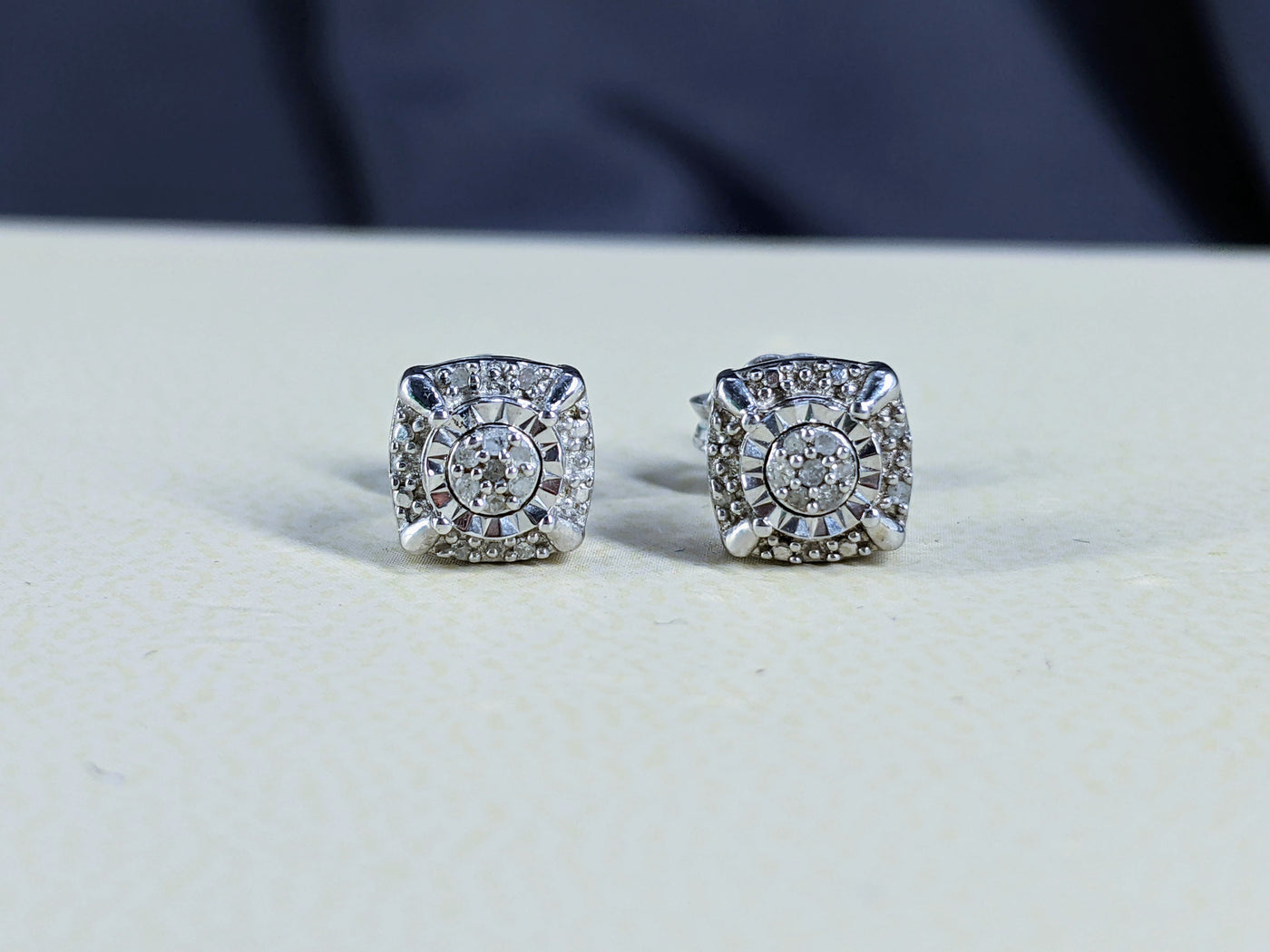 Pendant and Stud Earrings 0.20 Carat Natural Diamond Set WHILE SUPPLIES LAST